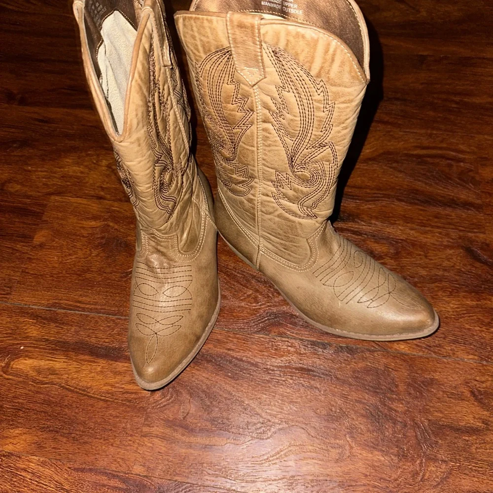 DSW Tan Western Boots 7 - Picture 2 of 6